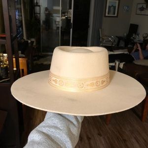 Lack of color Juno hat in cream, size medium